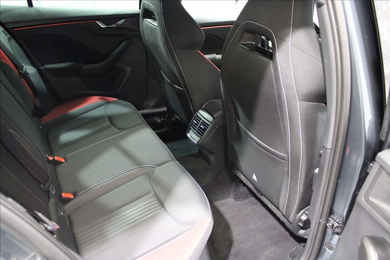 Škoda Kamiq 1,5 TSI 110kW Monte Carlo - fotka 12 z 34