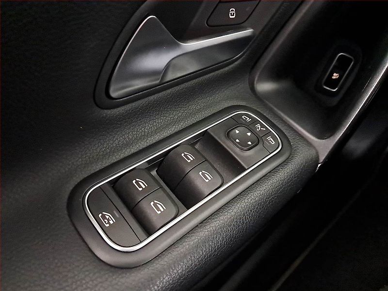 Mercedes-Benz CLA (2019) 180 - fotka 20 z 21