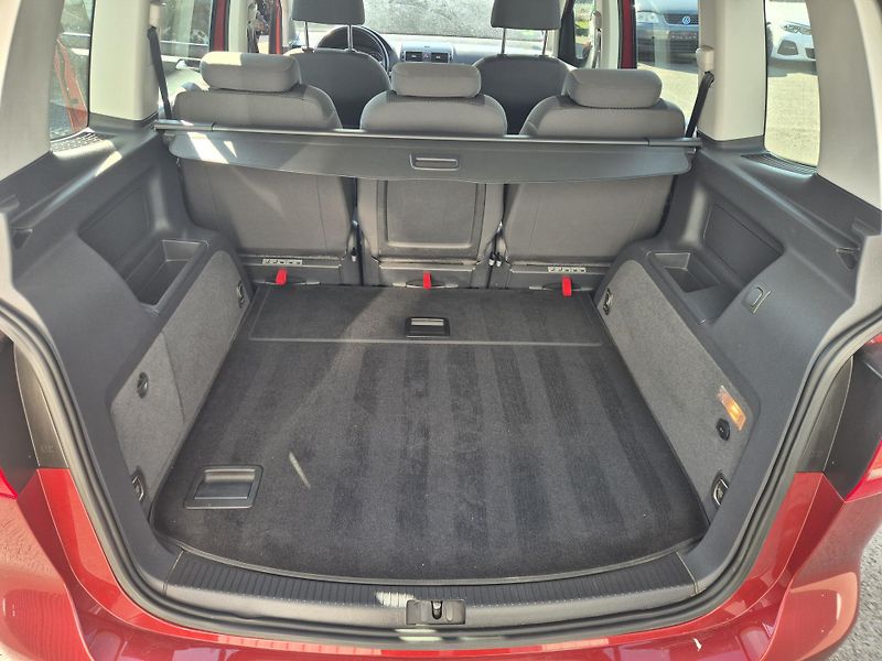Volkswagen Touran (2012) - fotka 8 z 15