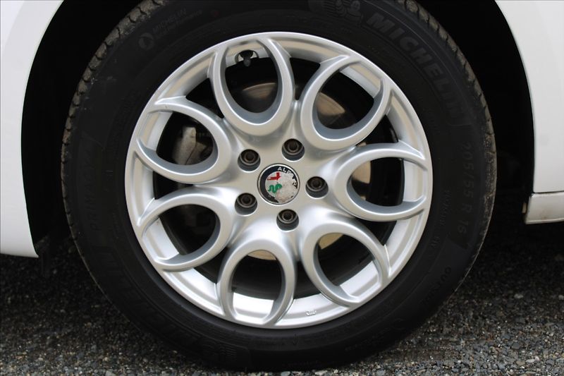 Alfa Romeo Giulietta 1,4 TB  NOVÉ V ČR,1.MAJITEL - fotka 25 z 29