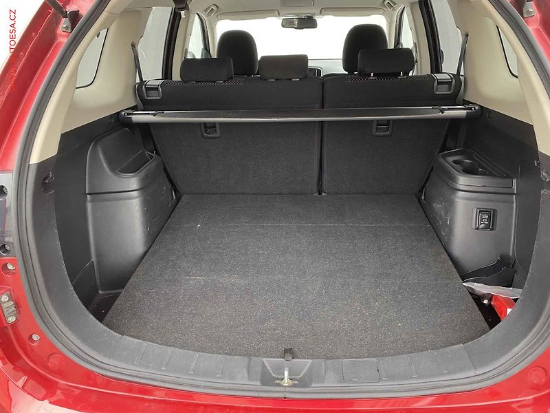 Mitsubishi Outlander (2017) 2.0 2WD, Invite, kamera, +ALU - fotka 7 z 17