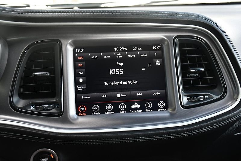 Dodge Challenger 5.7 V8 HEMI - fotka 23 z 41