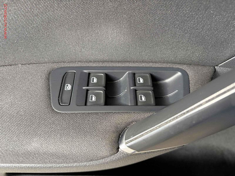 Volkswagen Golf (2013) 1.2 TSi, AC - fotka 12 z 16