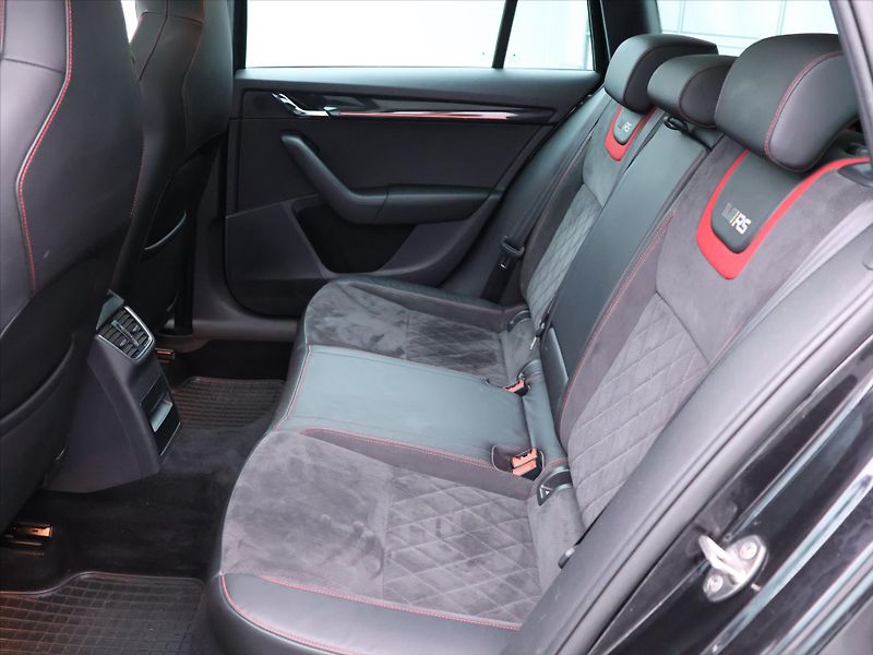Škoda Octavia 2,0 TDI RS 4x4 DSG Virtual LED - fotka 15 z 43