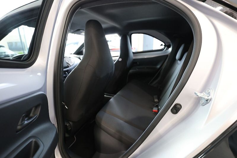 Toyota Aygo Hybrid 1.5 Style Smart e-CVT - - fotka 12 z 18