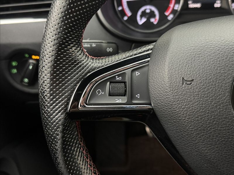 Škoda Octavia 2,0 135kW RS CHALLENGE 1MAJ ČR - fotka 9 z 43