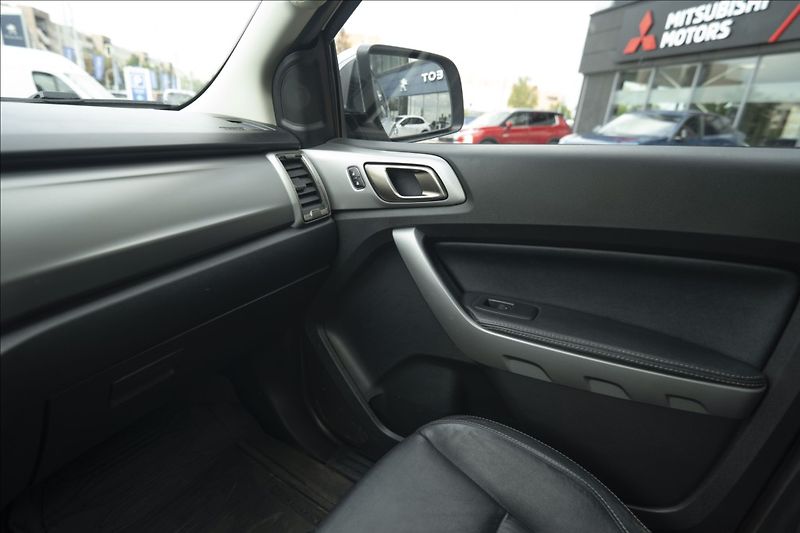 Ford Ranger 2,0 EcoBlue 4WD DOUBLE CAB ČR - fotka 25 z 37