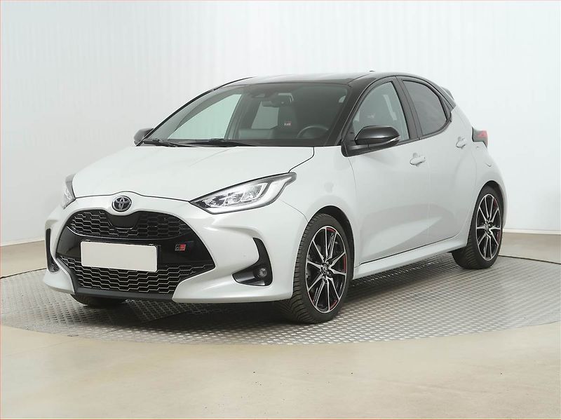 Toyota Yaris (2023) 1.5 VVT-i Hybrid - fotka 2 z 16