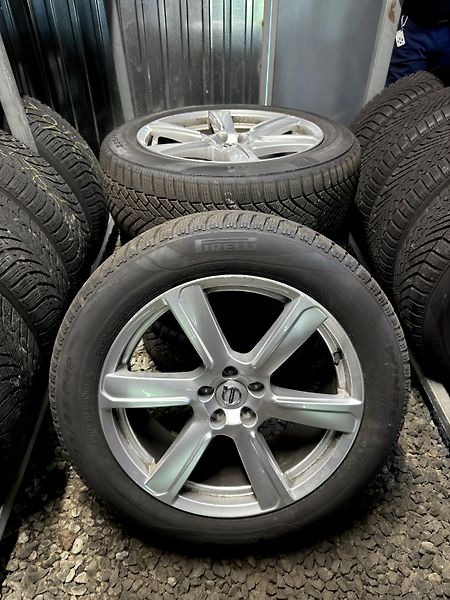 Volvo XC90 T8 AWD // PLUS DARK// PANORAMA - fotka 51 z 53
