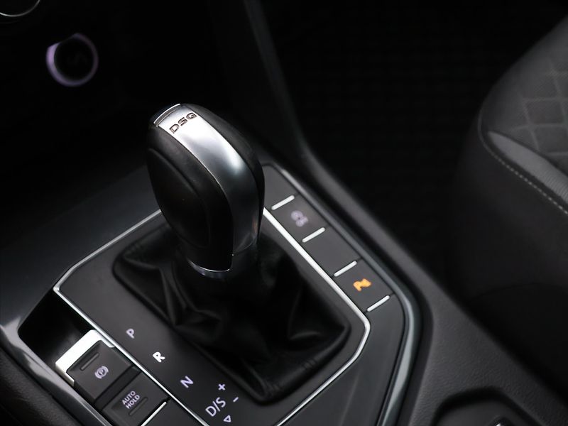 Volkswagen Tiguan 1,4 TSI 110kW DSG LED 1.Maj. - fotka 26 z 35