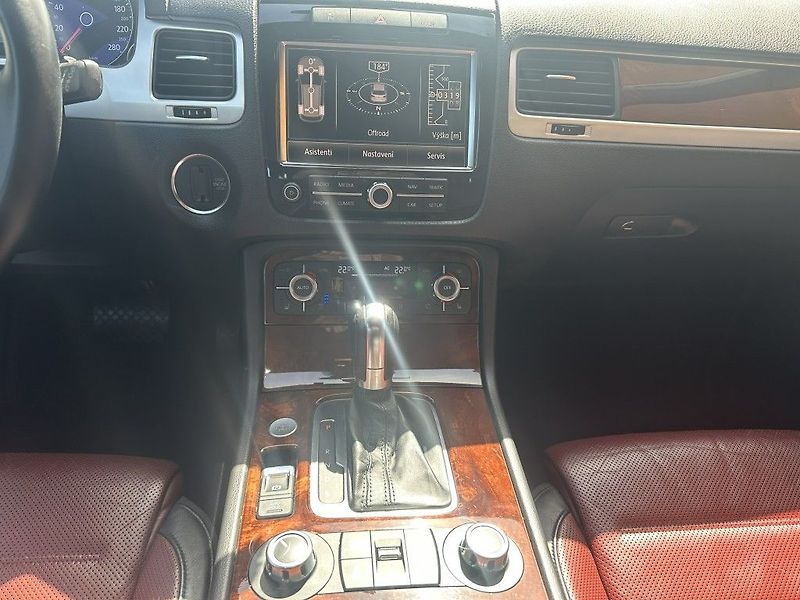 Volkswagen Touareg 3.0 V6 TDi BlueMotion - fotka 14 z 35