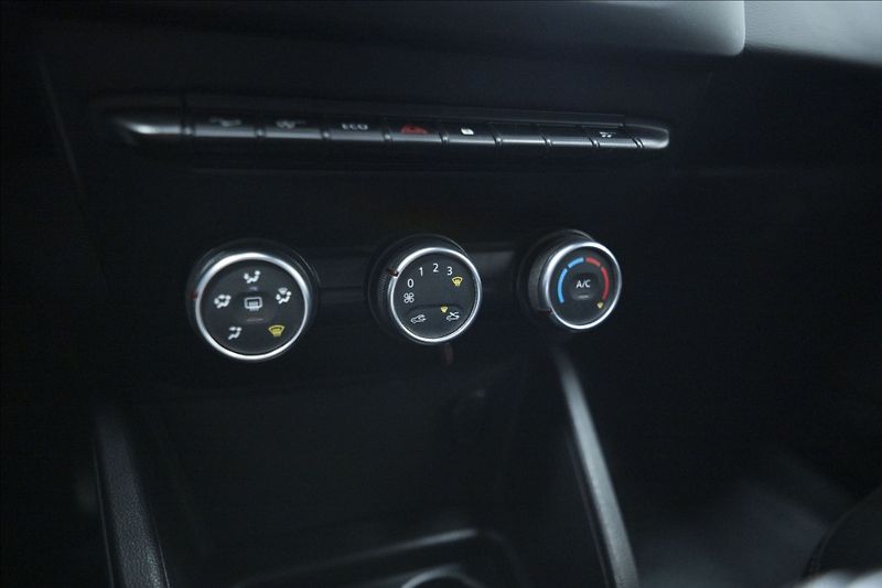Dacia Duster 1,5 Blue dCi 4WD COMFORT TAŽNÉ - fotka 18 z 34