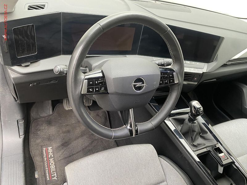 Opel Astra (2023) 1.5 CDTi, Elegance, LED, navi - fotka 12 z 19