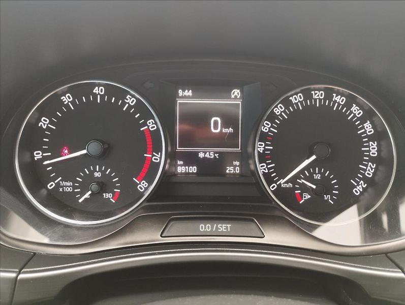 Škoda Fabia 1,2 TSi 66KW 100%KM - fotka 11 z 19