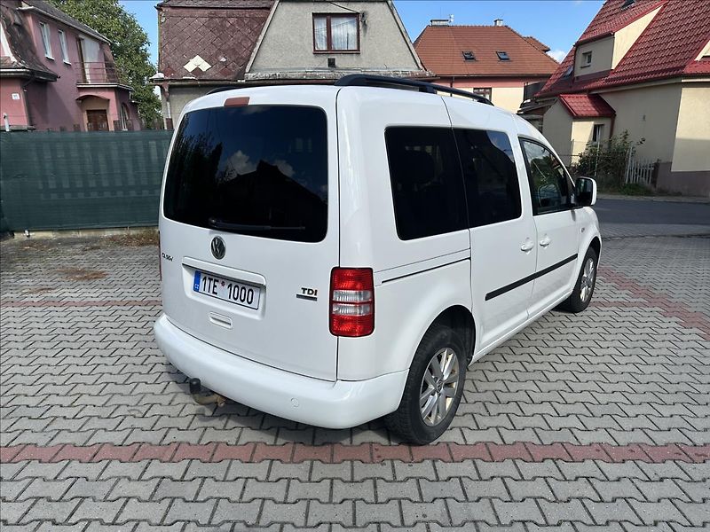 Volkswagen Caddy 1,6 TDI PO VELKÉM SERVISE - fotka 3 z 17
