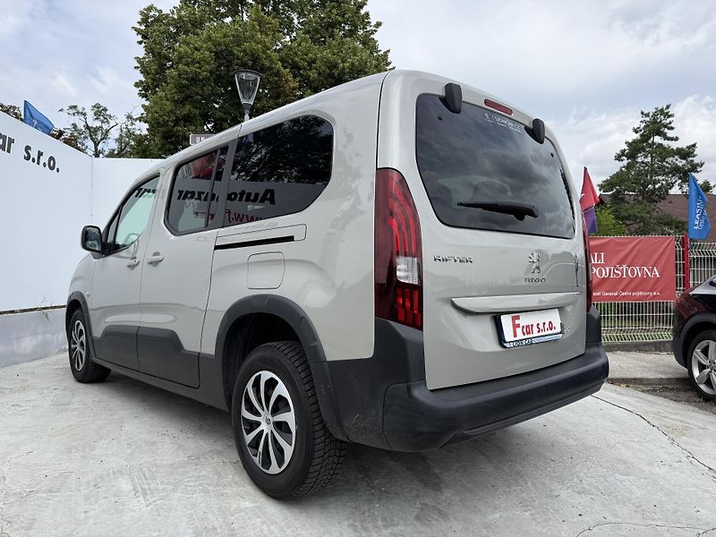 Peugeot Rifter (2020) 1.2 PureTech 7 míst ser.knížka - fotka 7 z 23