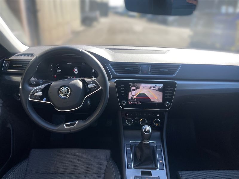 Škoda Superb 1,5 TSI Style - fotka 9 z 11