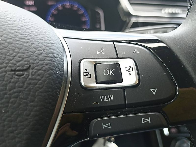 Volkswagen Touran (2022) 1.5TSI Highline Webasto Matrix - fotka 28 z 35