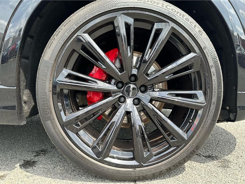 Audi Q8 (2025) 50 TDI quattro - fotka 25 z 25