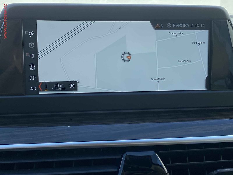 BMW Řada 5 (2018) 3.0i 540i xDrive, AT, +ALU - fotka 19 z 22
