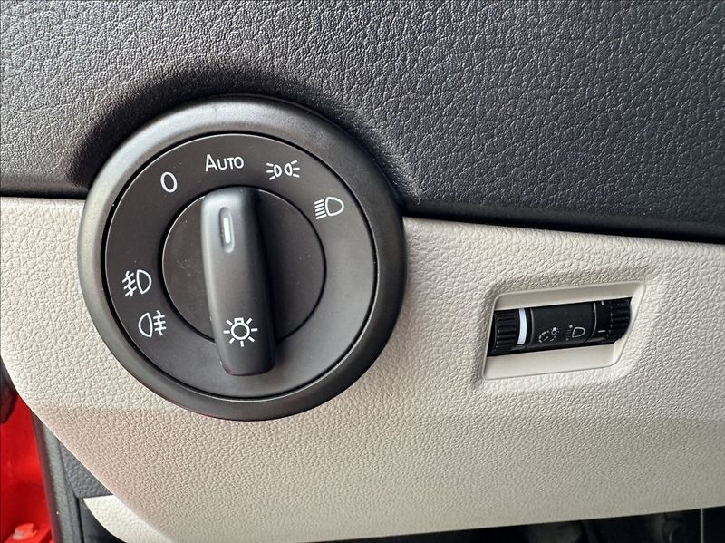 Volkswagen Transporter 2,0 TDI DSG LONG DPH 1.maj. ČR - fotka 31 z 50