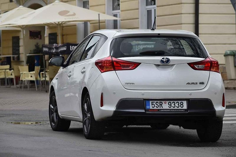 Toyota Auris hybrid je dlouhověká ojetina s nízkou spotřebou