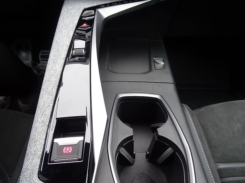 Peugeot 5008 (2024) e-GT 157 kW/210k (Bat. 73kWh) - fotka 29 z 60