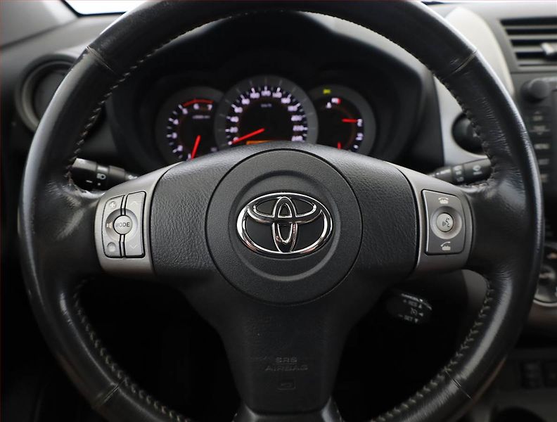 Toyota RAV4 (2006) 2.2 D-CAT, 4X4, Navi - fotka 8 z 20