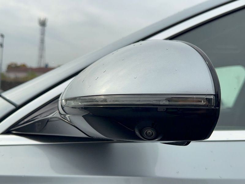 Mercedes-Benz Třídy E E 220 d 4MATIC AMG - fotka 24 z 39