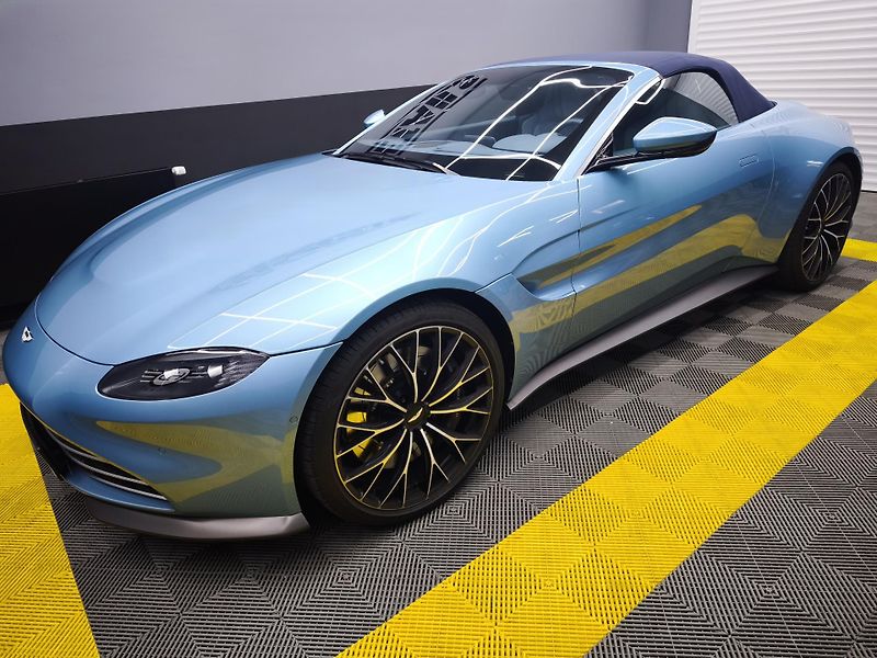 Aston Martin V8 Vantage (2022) - fotka 20 z 33