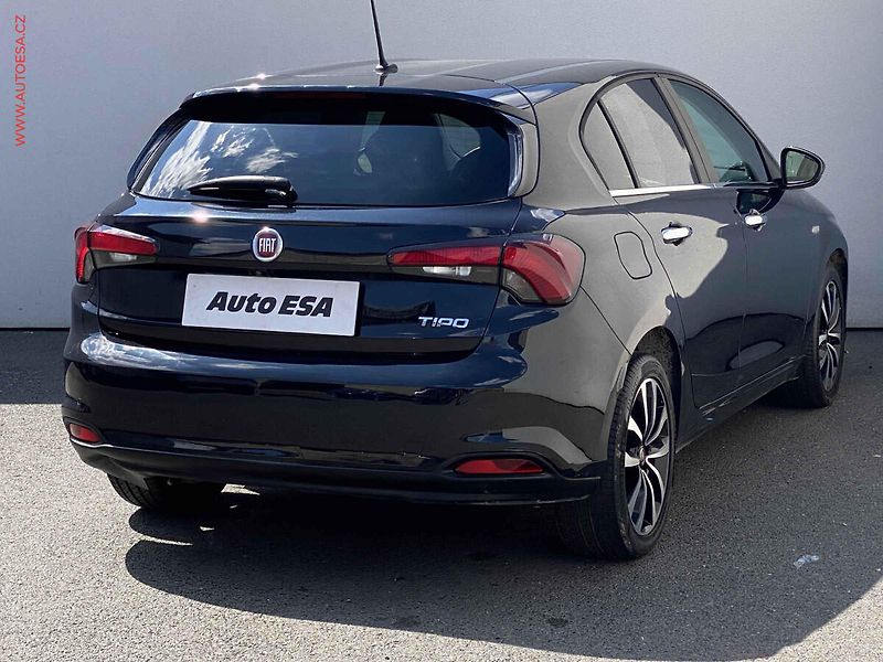 Fiat Tipo (2019) 1.4i, Lounge, navi, kamera - fotka 4 z 16
