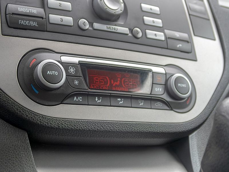 Ford C-MAX (2009) 1.6D 80KW – DIGI KLIMA - fotka 22 z 43