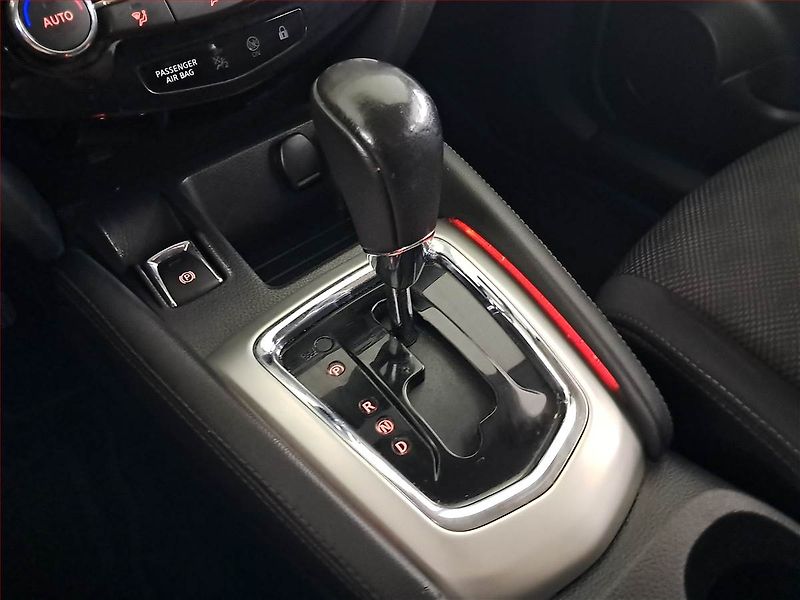 Nissan Qashqai (2017) 1.2 DIG-T, Automat, Navi - fotka 13 z 21