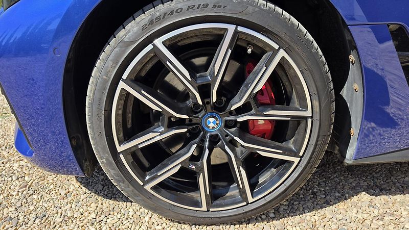 BMW i4 (2023) M50 xDrive - fotka 10 z 15