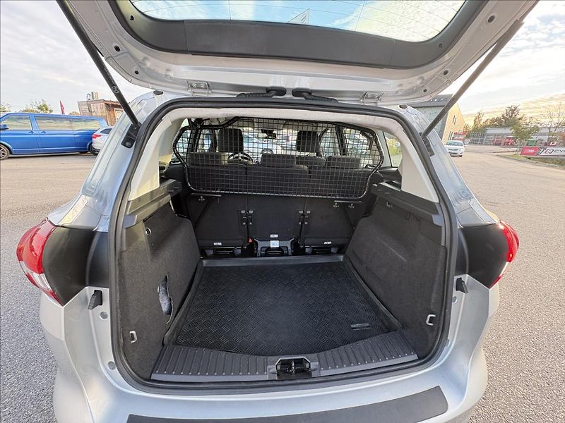 Ford C-MAX 1,5 TDCi 88kW Xenon,Výhřev,Nav - fotka 30 z 36