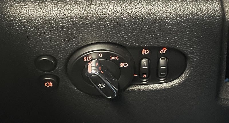 Mini Cooper SE, 135 kW, CHILLI RED, ČR - fotka 21 z 29