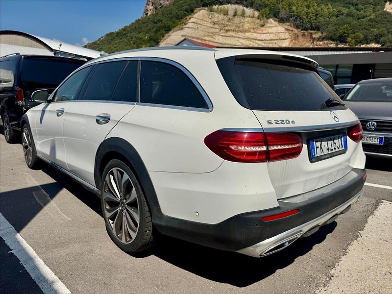 Mercedes-Benz Třídy E 2,0 4Matic Auto All-Terrain od - fotka 3 z 25