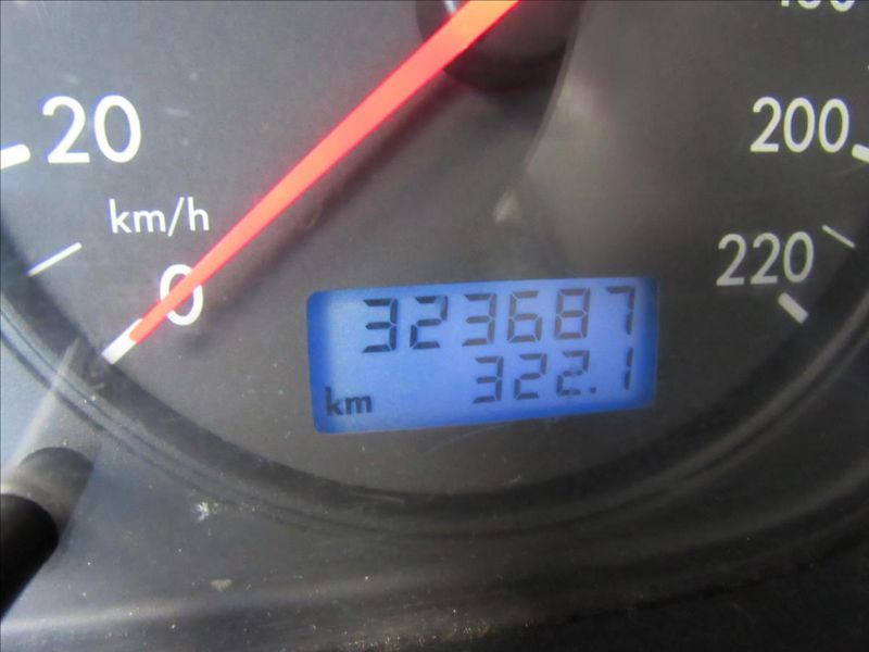 Volkswagen Caravelle 2,5 TDI 75kW - fotka 15 z 28