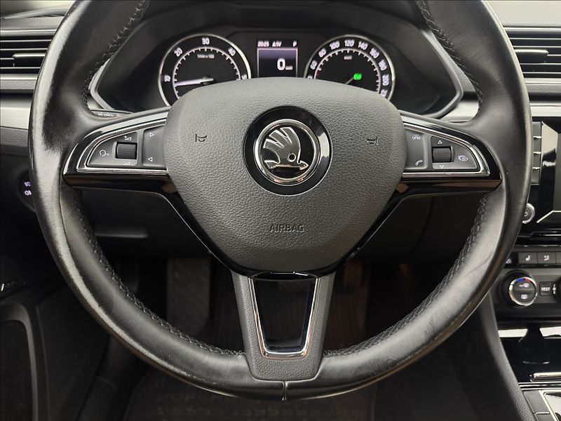 Škoda Superb 2,0 DSG STYLE+ CANTON DPH ČR - fotka 9 z 38