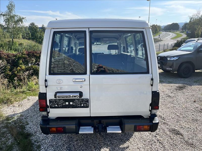 Toyota Land Cruiser MY24  GRJ78 4,0 V6 6A/T LX - fotka 6 z 23