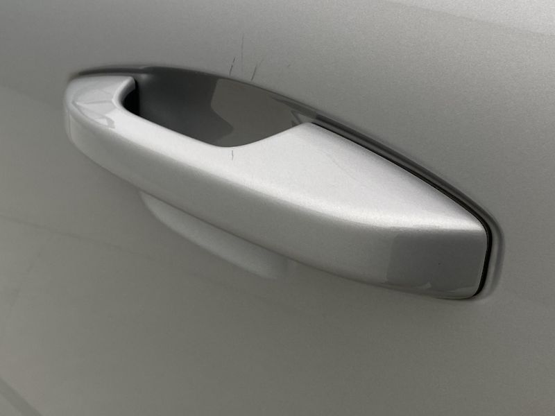 Volvo XC40 T2 ESSENTIAL  - fotka 29 z 37