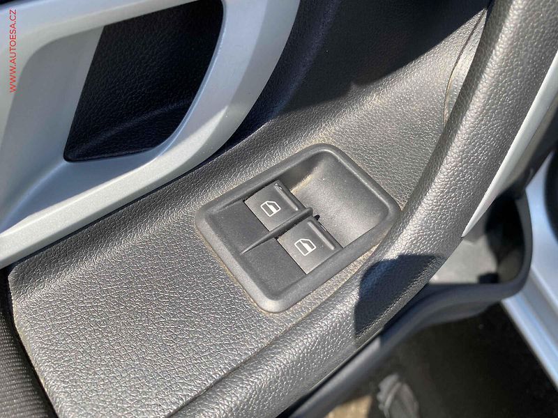 Škoda Roomster (2009) 1.6 16V, Style, TZ - fotka 13 z 16