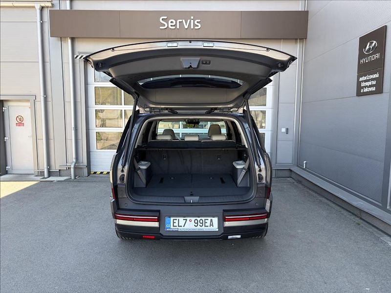 Hyundai Santa Fe 1,6 T PHEV 4x4 7M  Premium - fotka 23 z 24