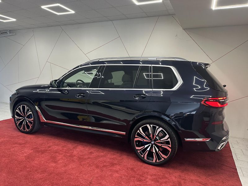 BMW X7 (2023) M60i INDIVID*CZ*DPH*TOP VÝBAVA - fotka 3 z 24