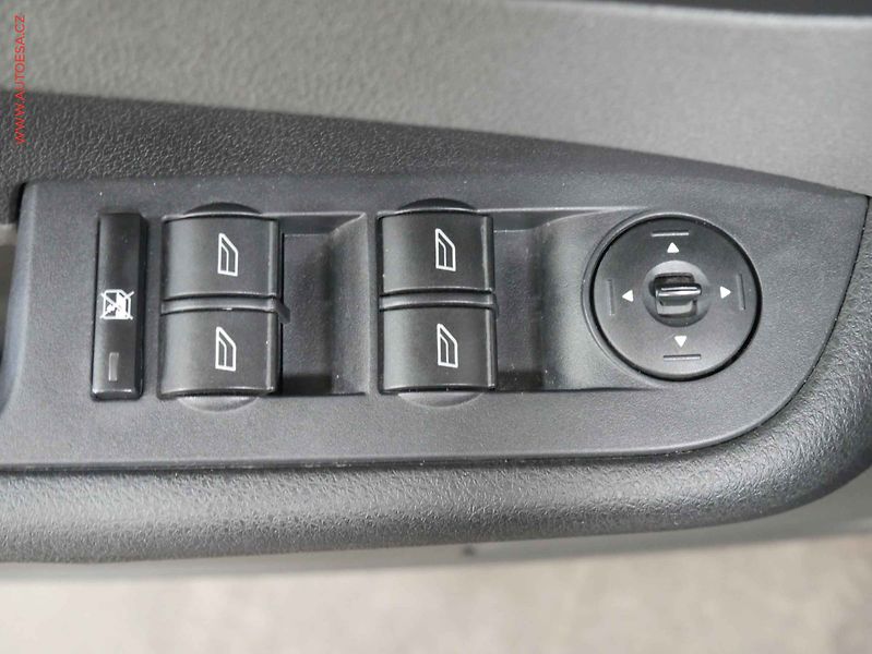 Ford Focus (2007) 2.0 i, AC, výhřev sed - fotka 15 z 15