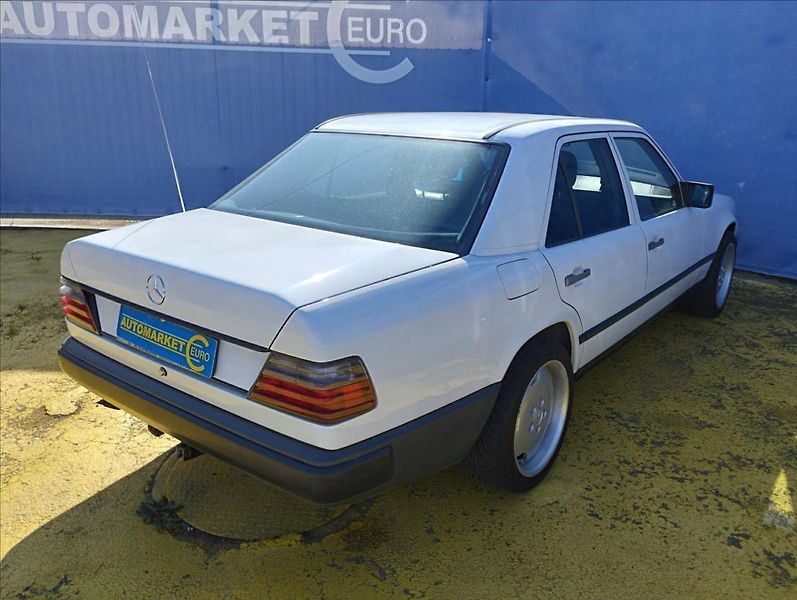 Mercedes-Benz 124 2,6 i 118 KW - fotka 4 z 16