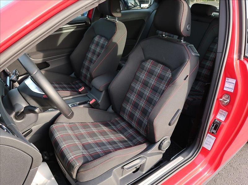 Volkswagen Golf 2,0 TSi,162kW,GTI,NovéČR - fotka 10 z 22