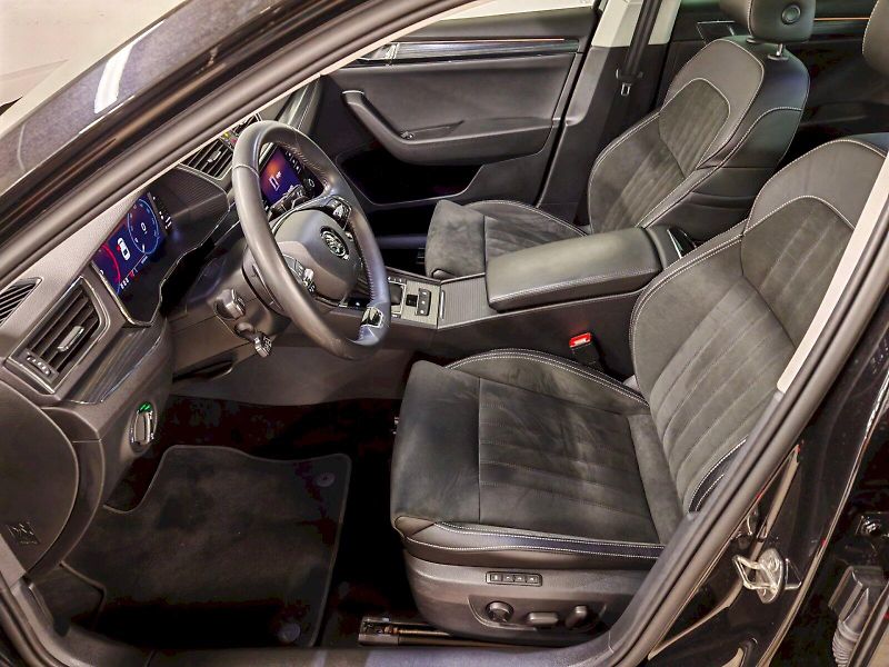 Škoda Superb (2024) 2.0 TDI 147 kW DSG 4x4 Style - fotka 21 z 31