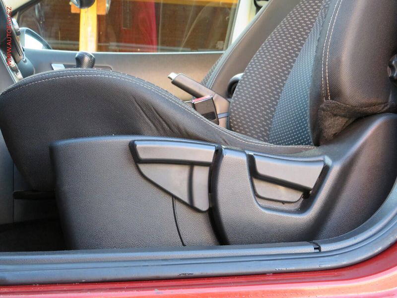Nissan Qashqai (2009) 2.0i, AC, tempo - fotka 17 z 20