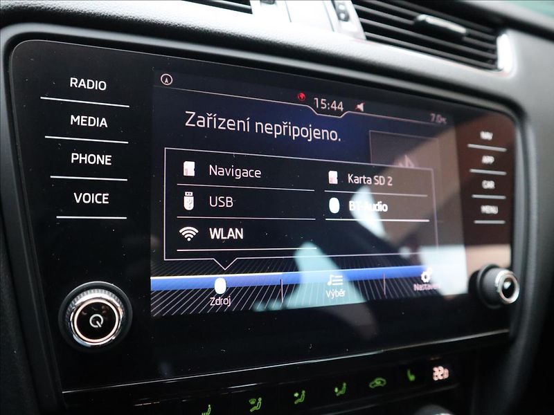 Škoda Octavia 2,0 TDi DSG Style ACC LED - fotka 17 z 41